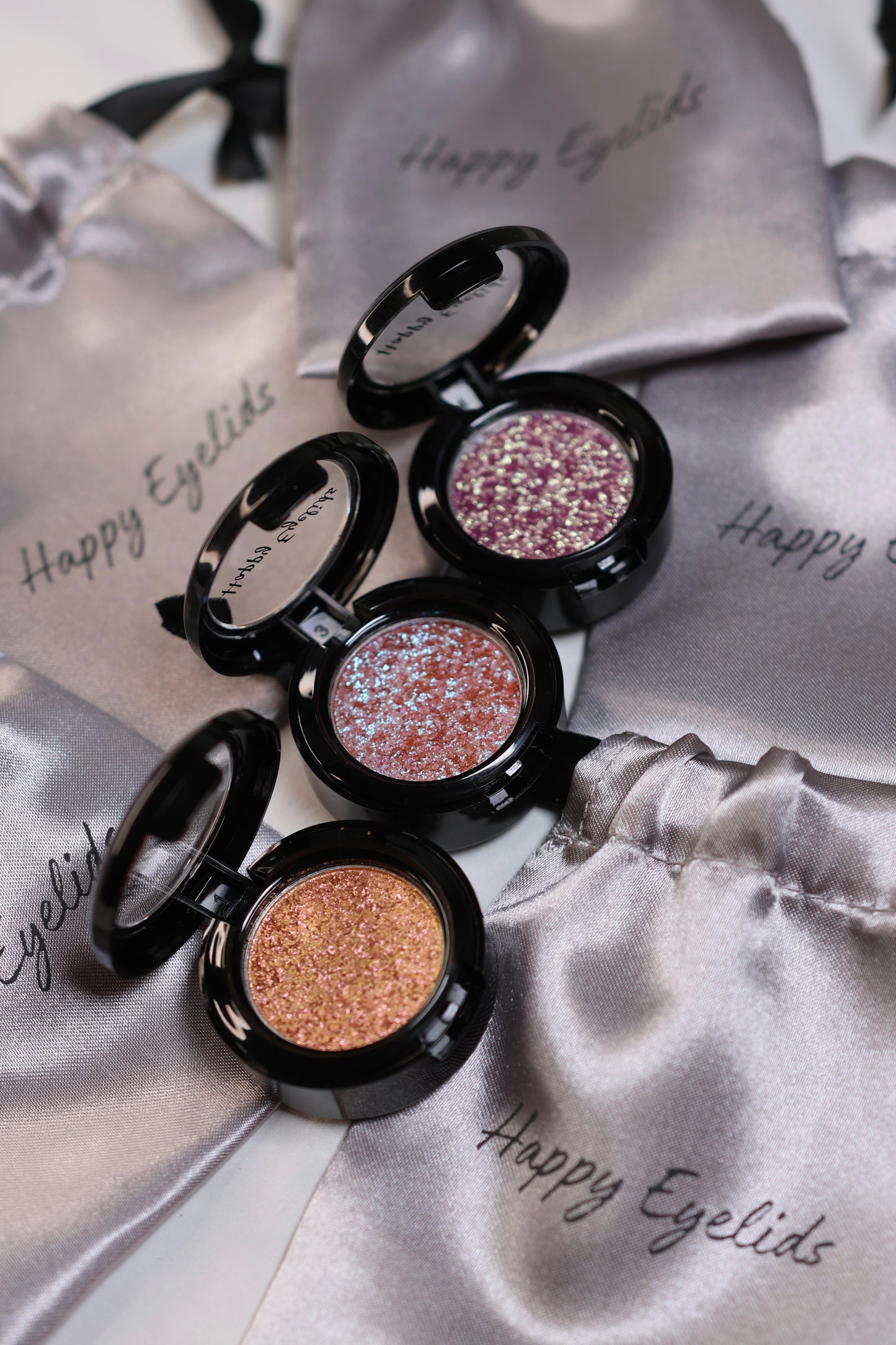 “REGALIA BEAM” MULTICHROME SINGLE EYESHADOW