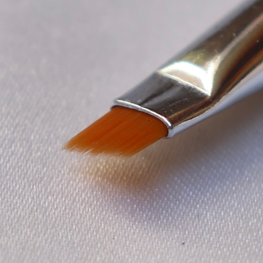 Angled Eyeliner — Workflow Precision Tool