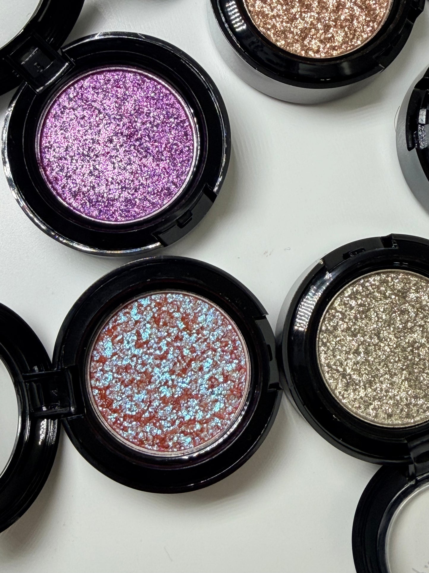 “REGALIA BEAM” MULTICHROME SINGLE EYESHADOW