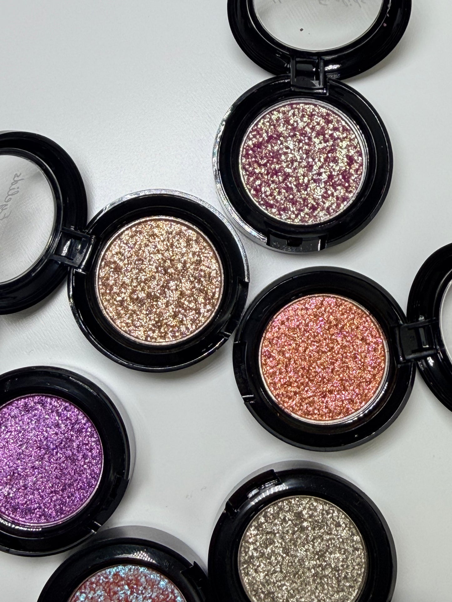 “REGALIA BEAM” MULTICHROME SINGLE EYESHADOW